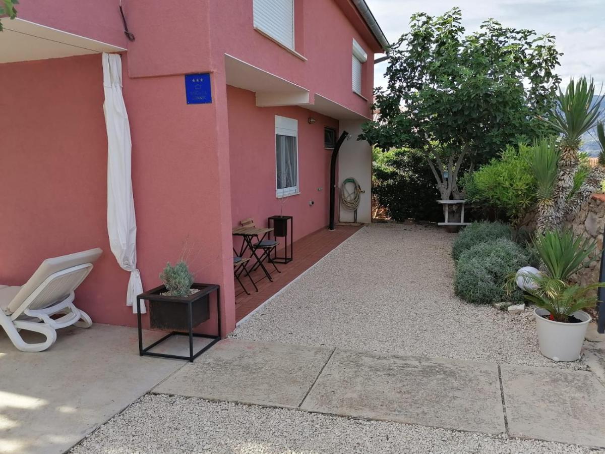 הוילה Ražanac House For Rent Paola מראה חיצוני תמונה